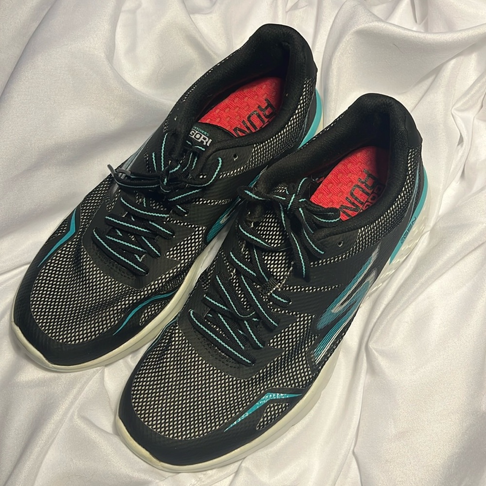 Skechers Go Run Size 7